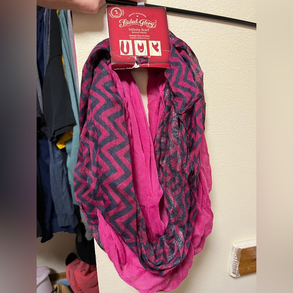 2 Faded Glory infinity scarves NWT